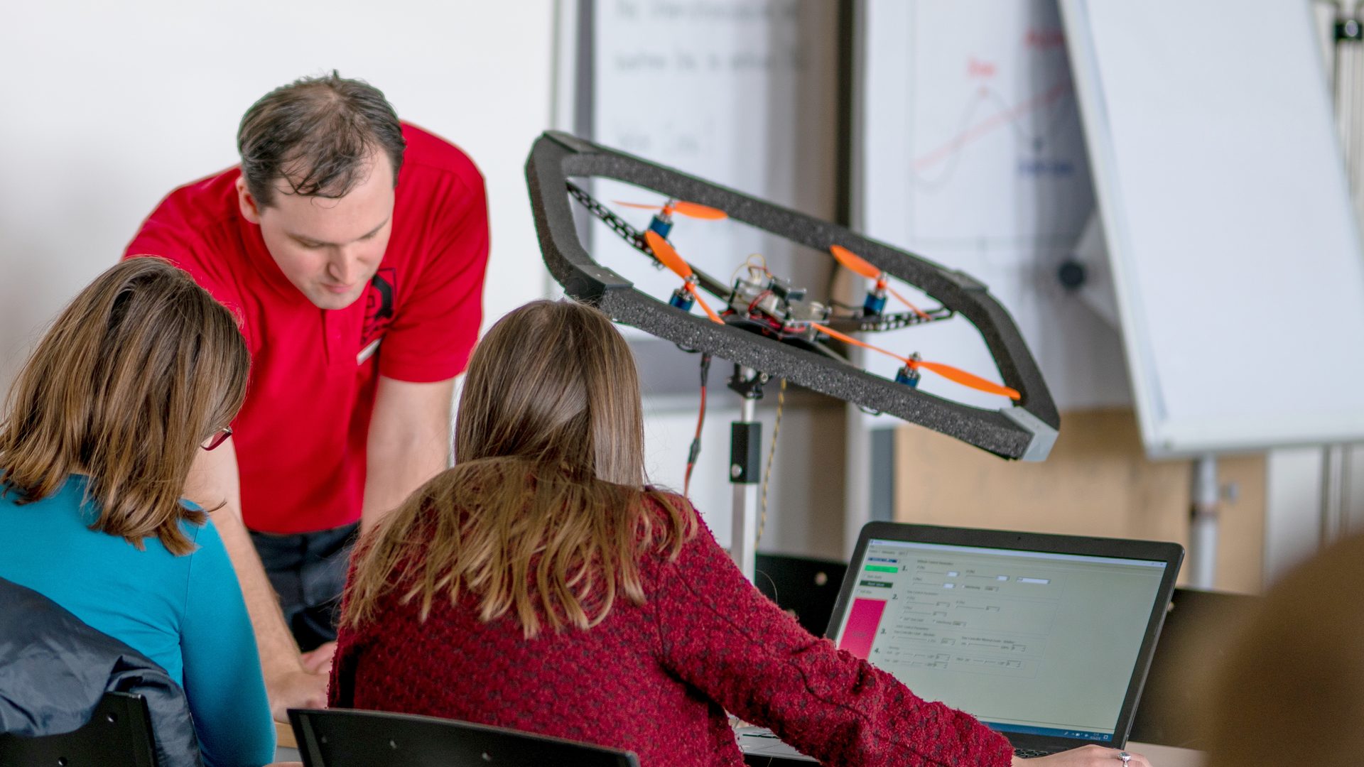 Lehre mit dem Quadrotor Control System
