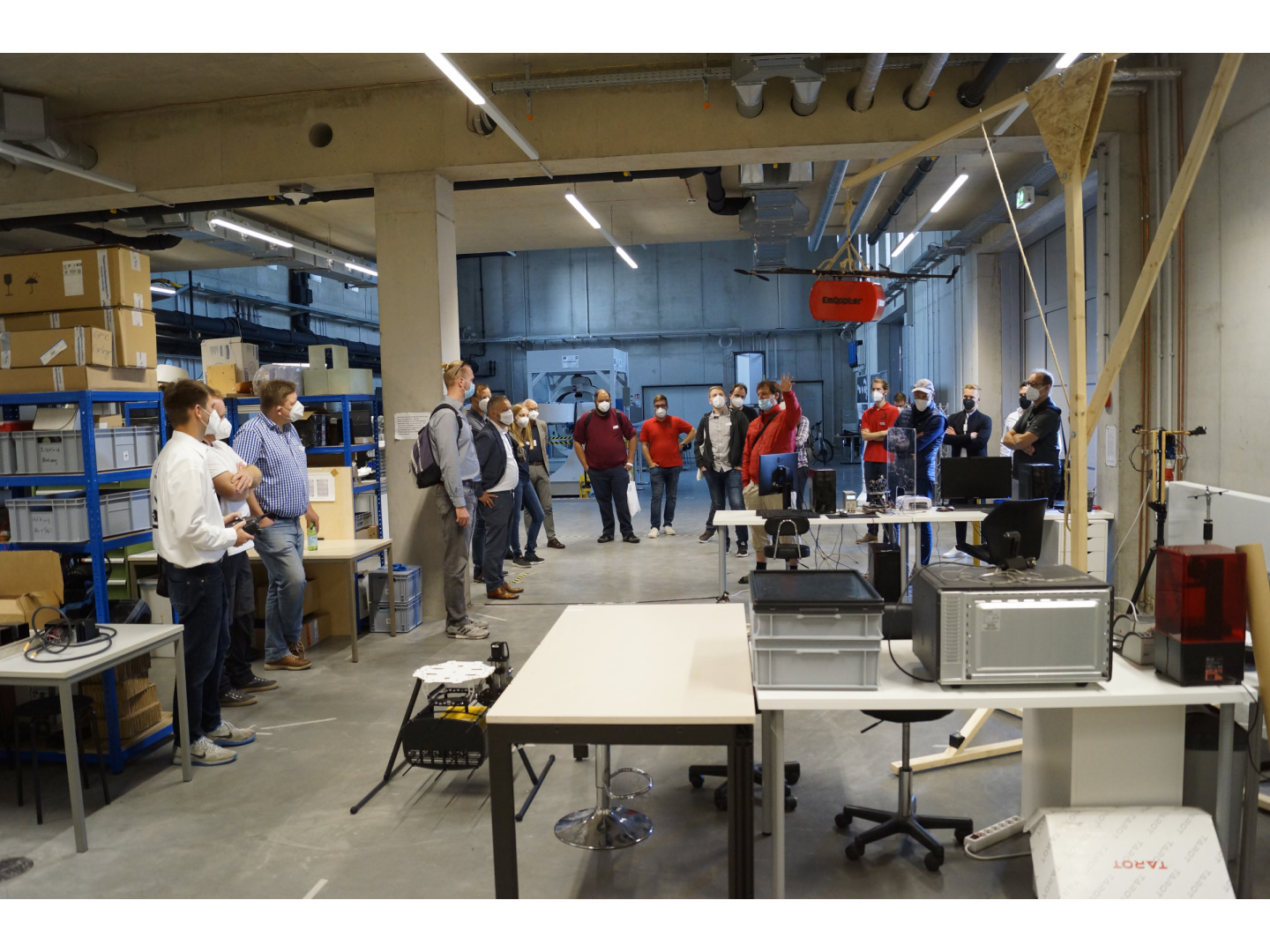 The latest Emqopter project - the Intelligent Drone Mailbox - was presented exclusively in the research hall of the TGZ Würzburg