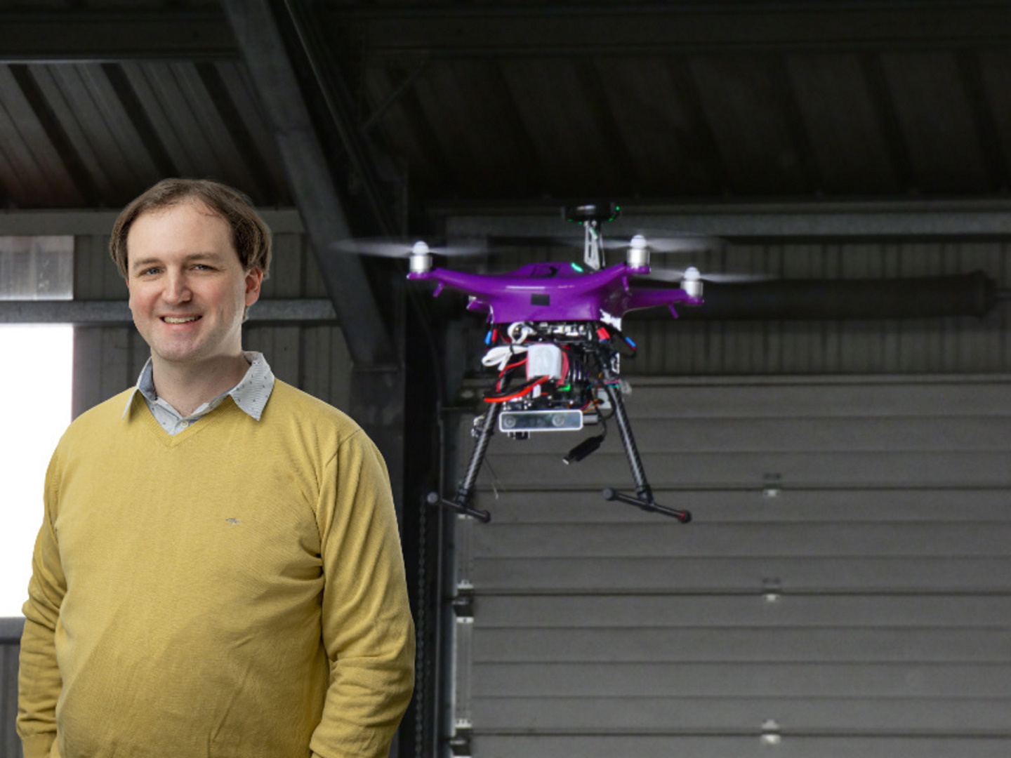 Der HydraSpec Copter ist darauf ausgelegt auch durch Fenster autonom in ein Gebäude einzufliegen