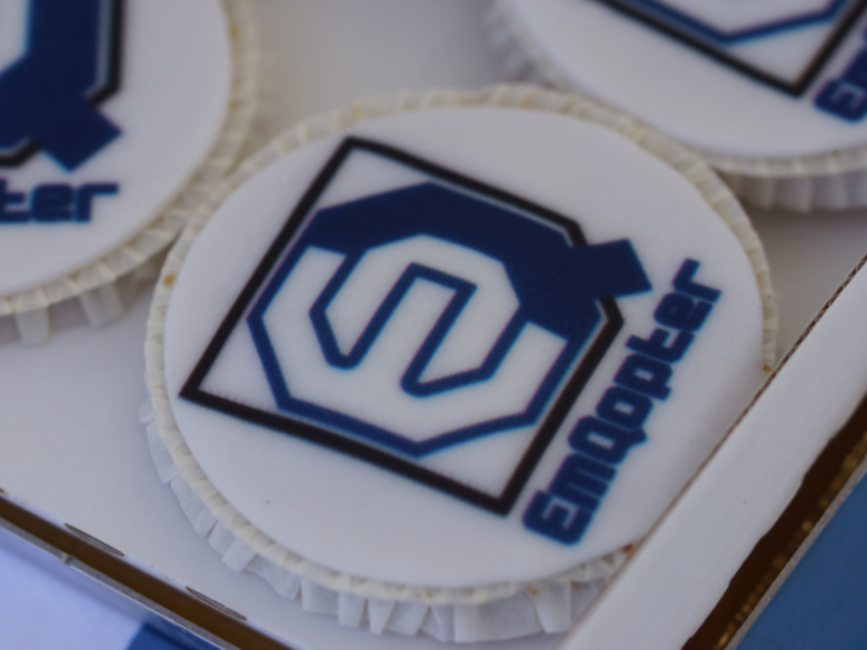 Die Gäste auf unserem 3. Drone-MEET-Up konnten exklusiv via Drohne angelieferte Jubiläumscupcakes kosten.