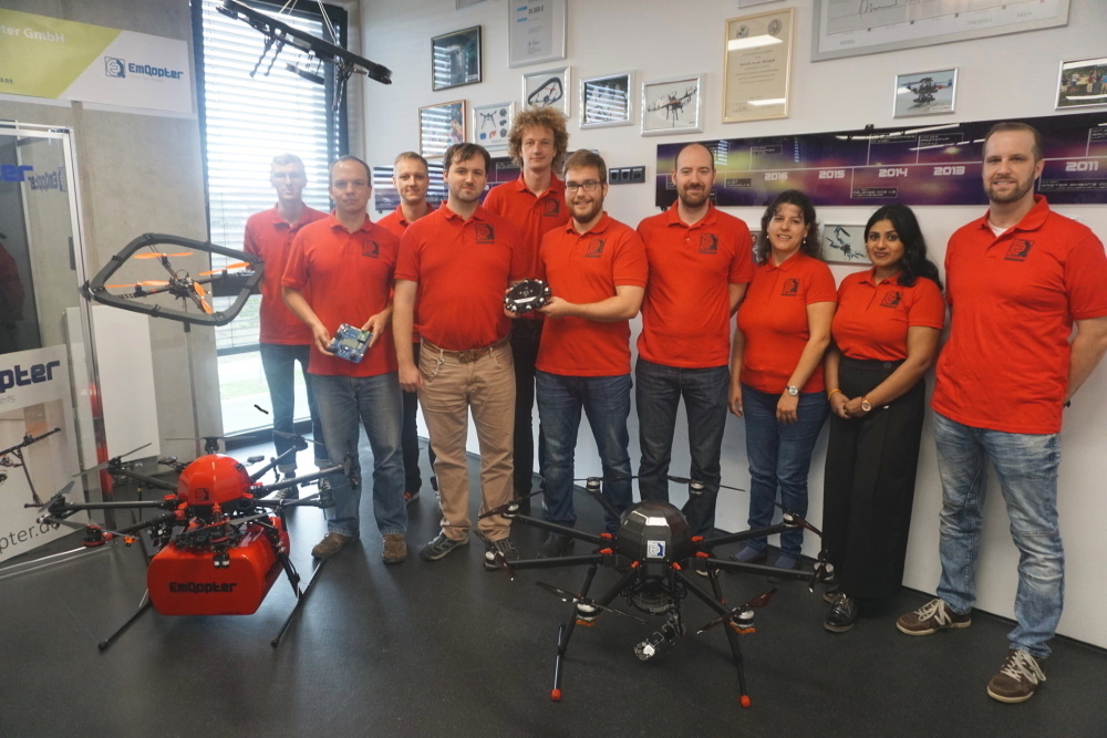 Das komplette Emqopterteam aus allen Abteilungen des Hauses