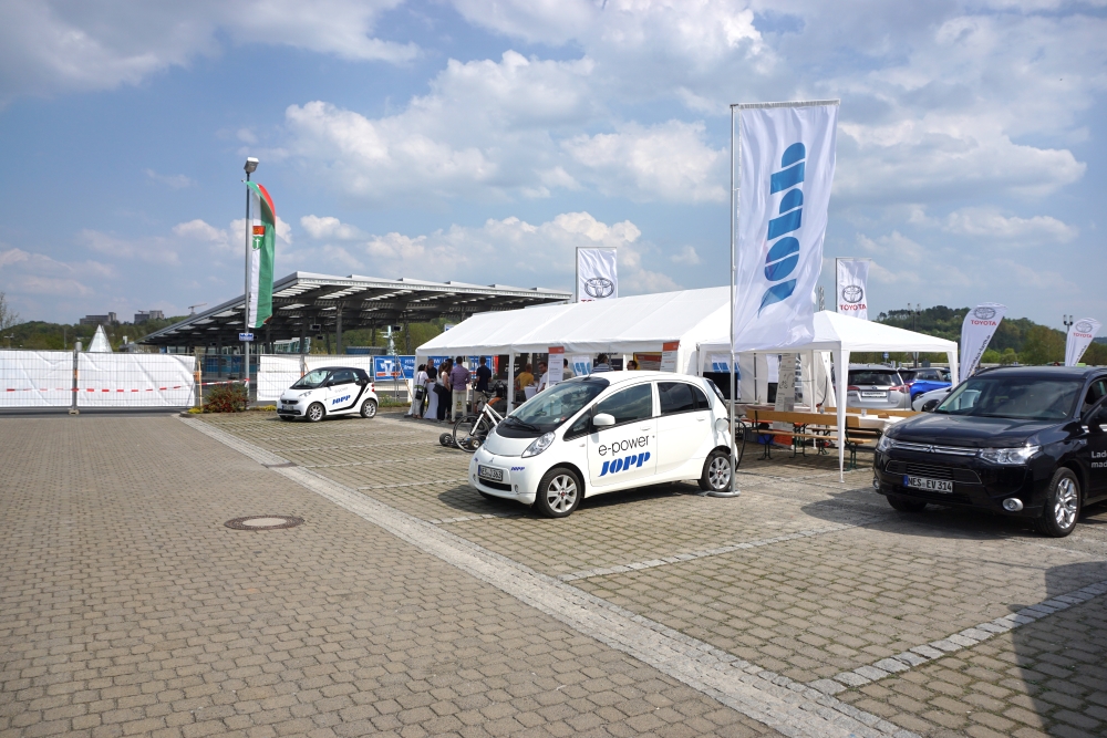 Zwischen den insgesamt 4 Flügen wurde die Lieferdrohne am Gemeinschaftsstand von JOPP Automotive auf der Fahrzeugschau präsentiert.