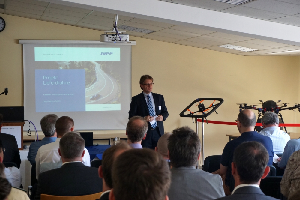 Martin Büchs, Geschäftsführer von JOPP Automotive ist von der autonomen Lieferdrohne als zukunftsweisende Technologie überzeugt.
