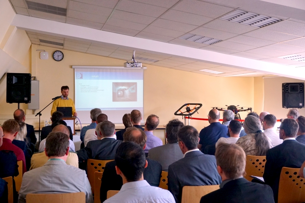 Für die Besucher gab es im Rahmen des Cluster Treffs viel über die Technologie der Lieferdrohne zu erfahren.