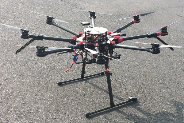 Der Prototyp der Lieferdrohne ist als Oktokopter aufgebaut, um neben einer Erhöhung der maximalen Tragkraft eine hohe Ausfallsicherheit zu erreichen.