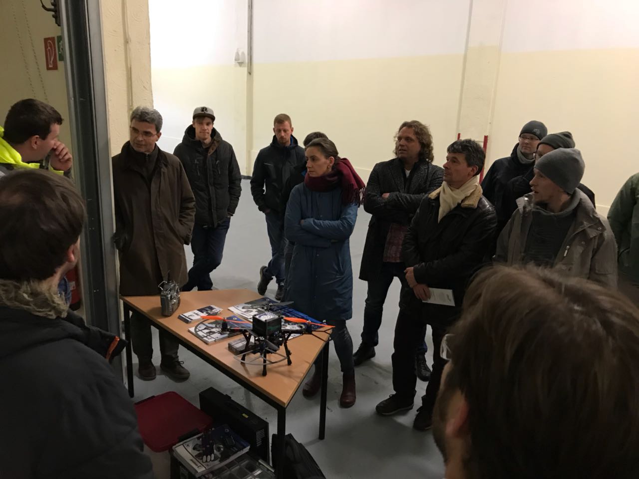 Deshalb ist der Prototyp mit automatischer Höhenregelung und Kollisionsvermeidung für den vollkommen autonomen Flug ausgestattet.
