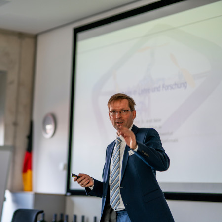 Prof. Dr. Arndt Balzer