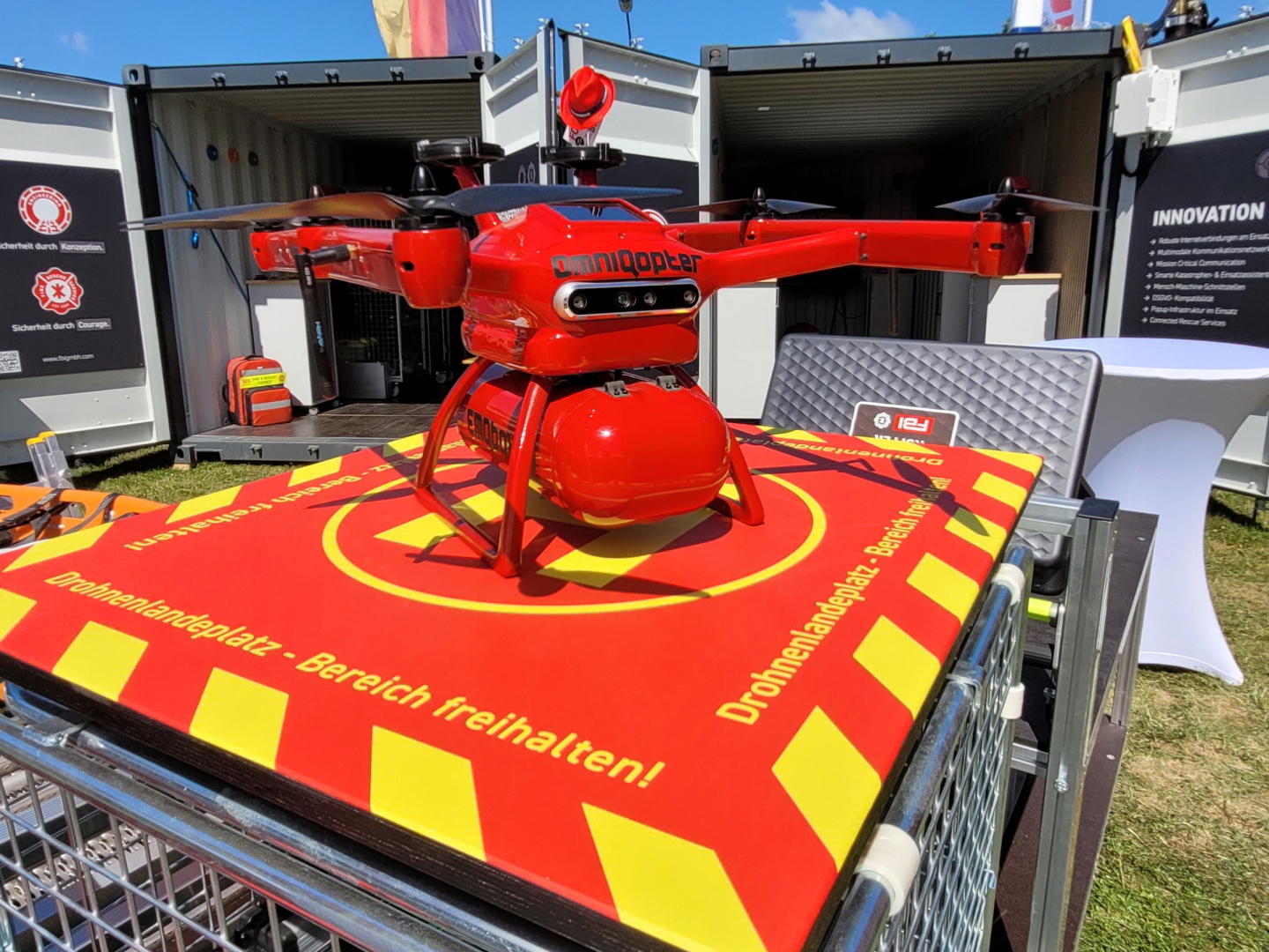 Emqopter auf der RETTmobil 2025: OmniQopter-Drohne für effiziente Rettungseinsätze