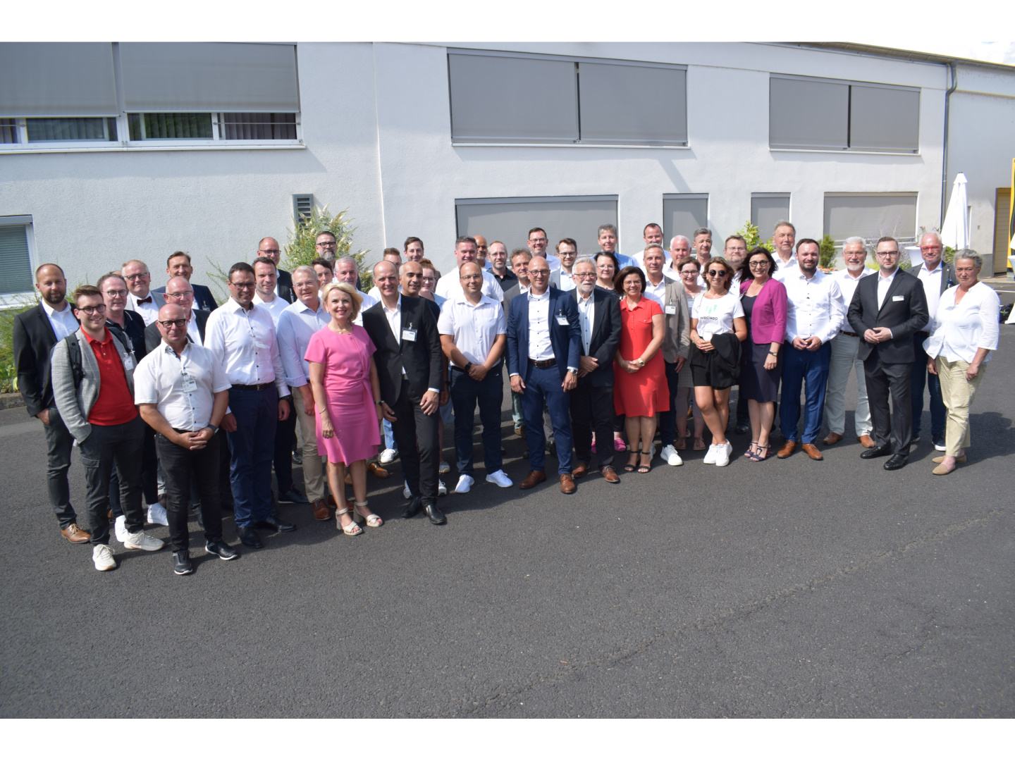 Ein Gruppenfoto nach Unterzeichnung des Vertrags durfte nicht fehlen