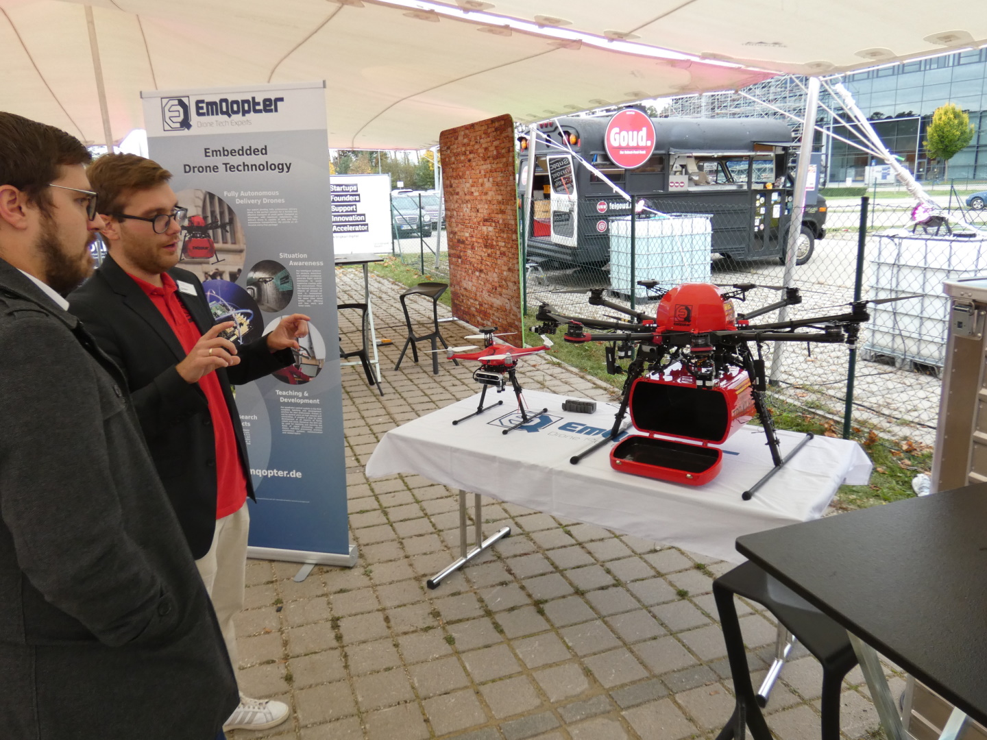 Emqopters Stand bei der Eröffnungsfeier des Gründerzentrums brigkAIR